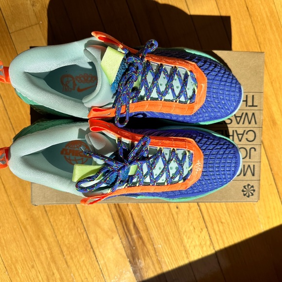 Nike Cosmic - Picture 2 of 5